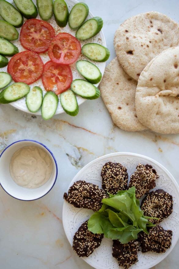 How To Make A Falafel Pita Bread Sandwich The Matbakh