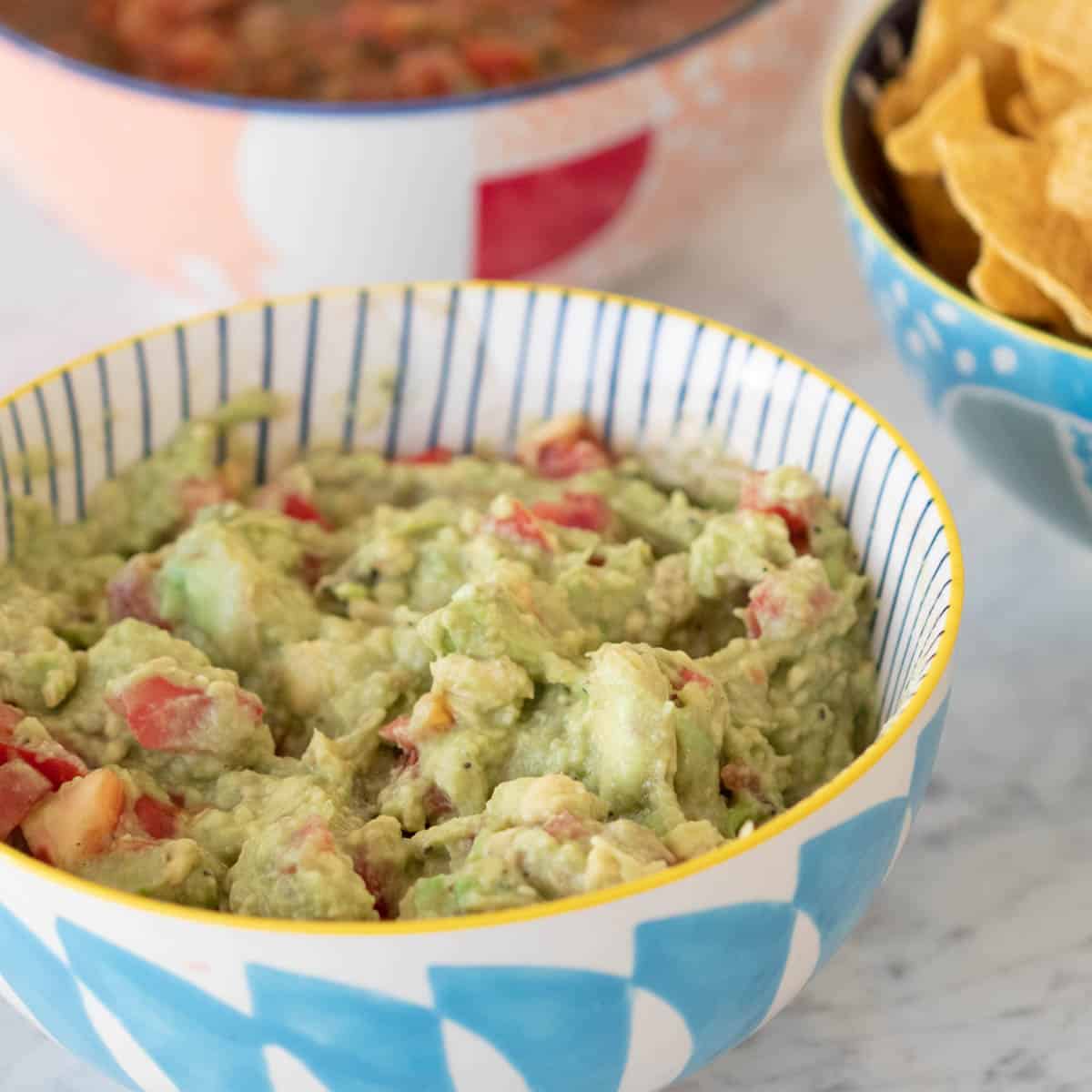 Garlic Guacamole With Tomatoes