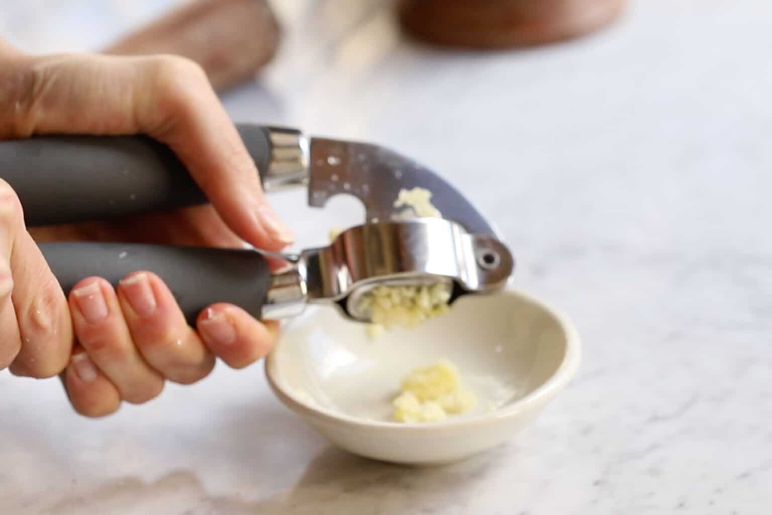 How to Make Garlic Paste (Four Ways) The Matbakh