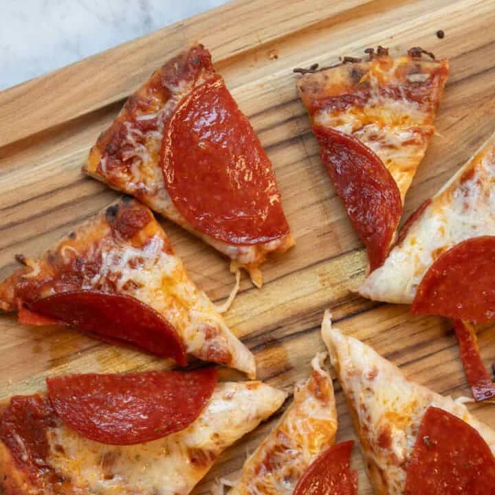 pepperoni pizza with stonefire naan bread.