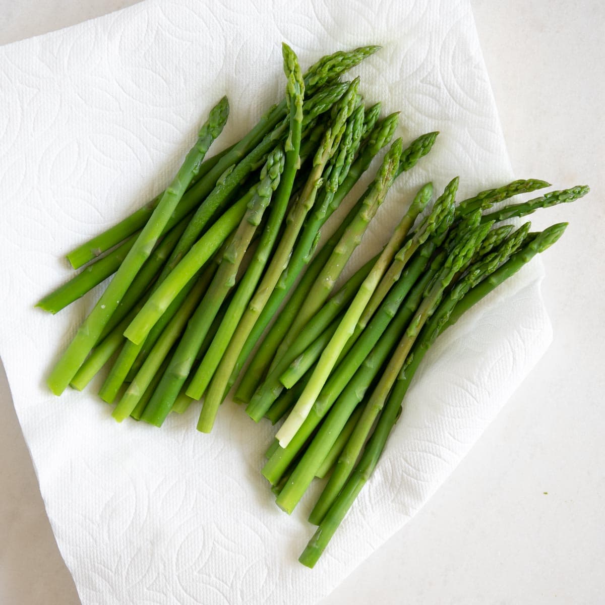drying asparagus spears on a paper towel.